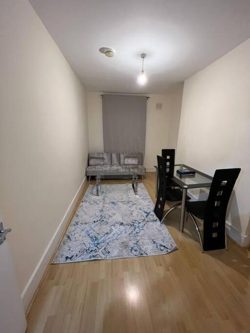 Appartamento 003- Lovely 1-bedroom Very Close To